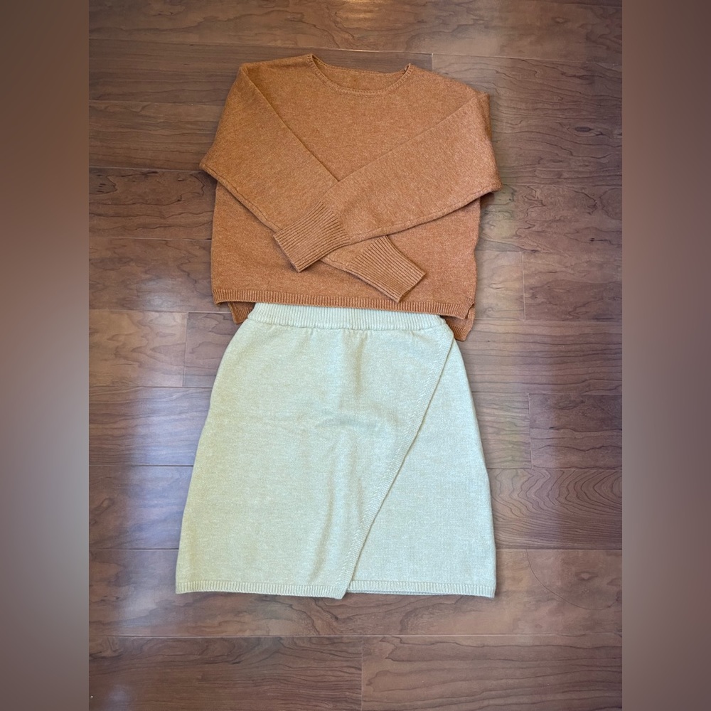 Knit Top and Skirt Set Size S